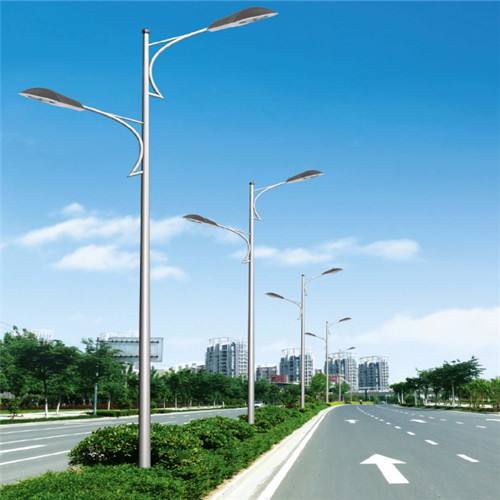 弧形路灯杆可改变原有路灯杆的照明